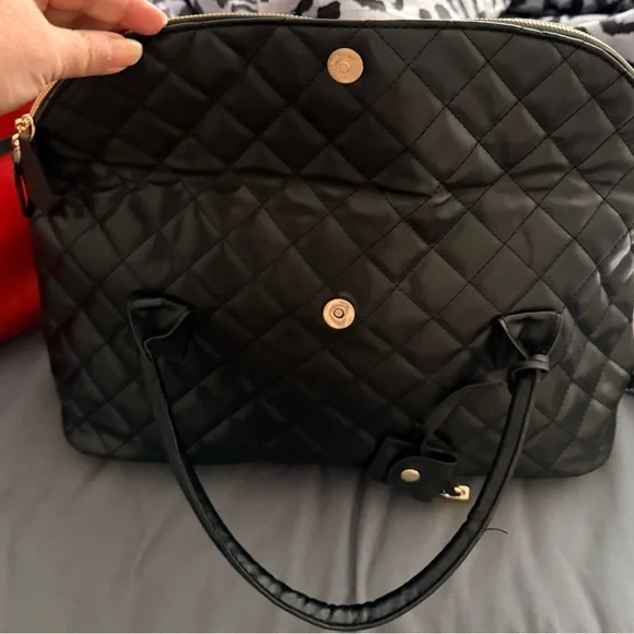 Elegant Black Quilted Handbag NWOT - Picture 3 of 4